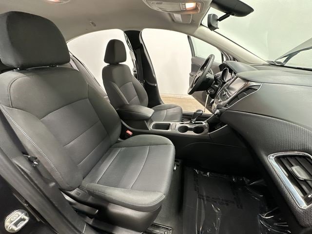Used 2017 Chevrolet Cruze LT image 20