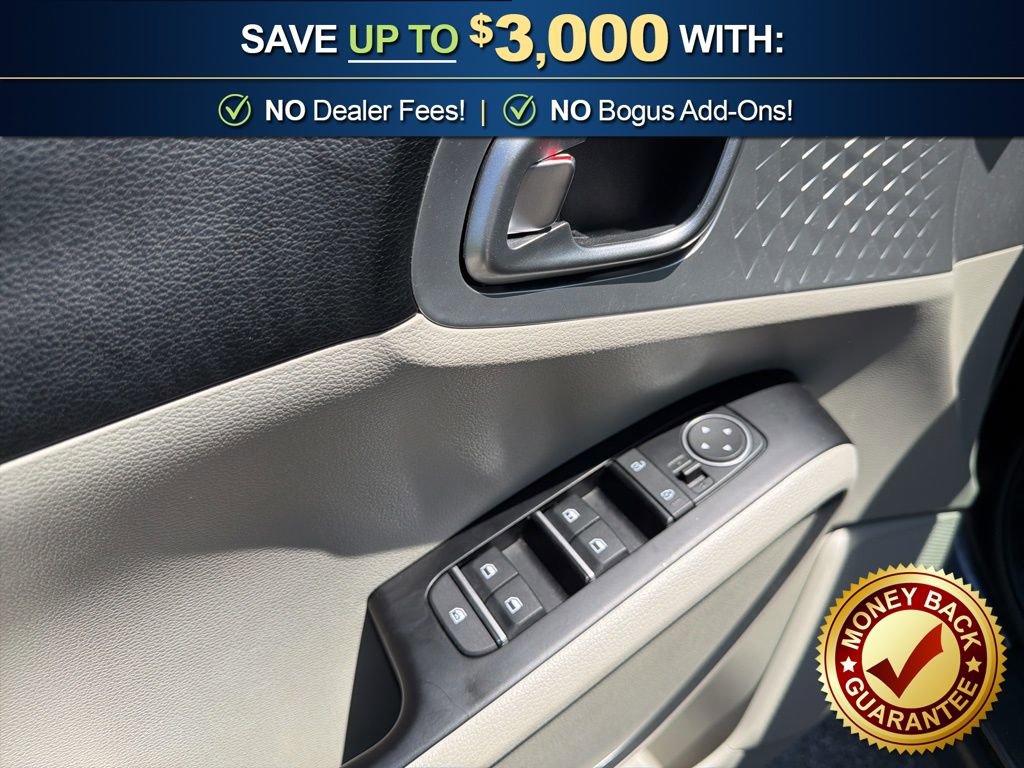 Used 2025 Kia Soul LX w/ LX Technology Package FWD image 16