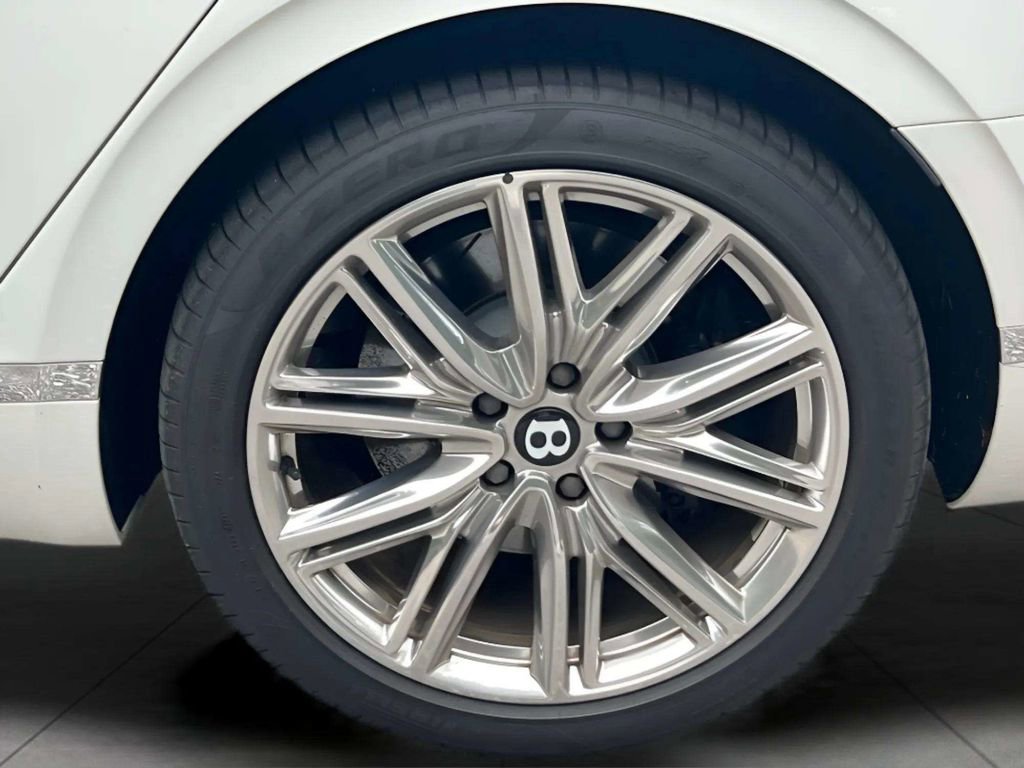 Used 2022 Bentley Flying Spur Plug-In Hybrid image 43