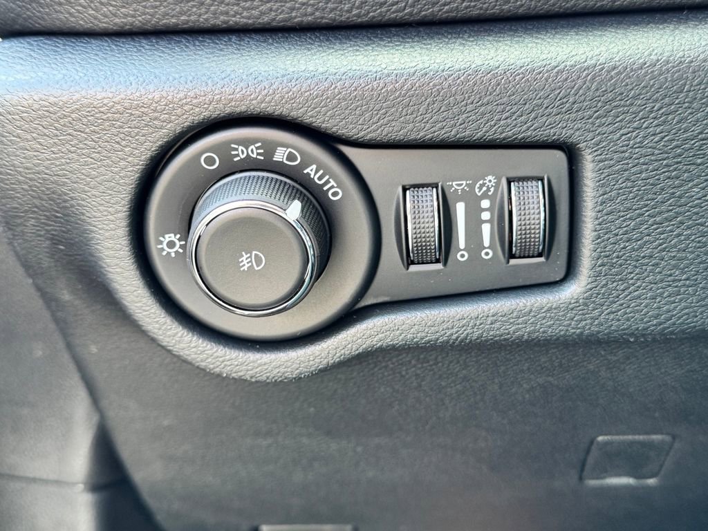 New 2026 Chrysler Pacifica Select image 28