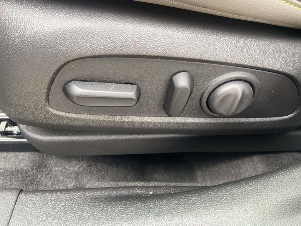 Used 2025 Chevrolet Trax ACTIV w/ Driver Confidence Package image 18