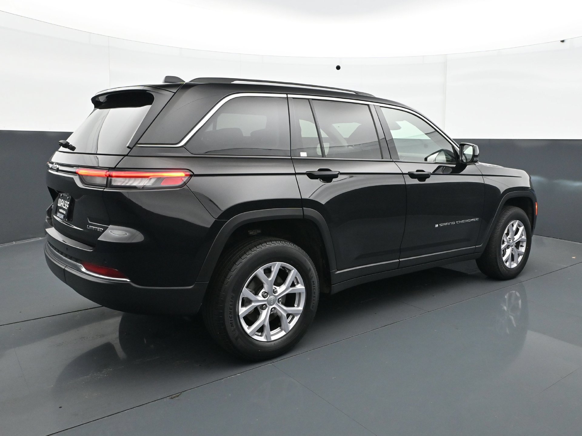 Used 2022 Jeep Grand Cherokee Limited AWD/4WD image 7