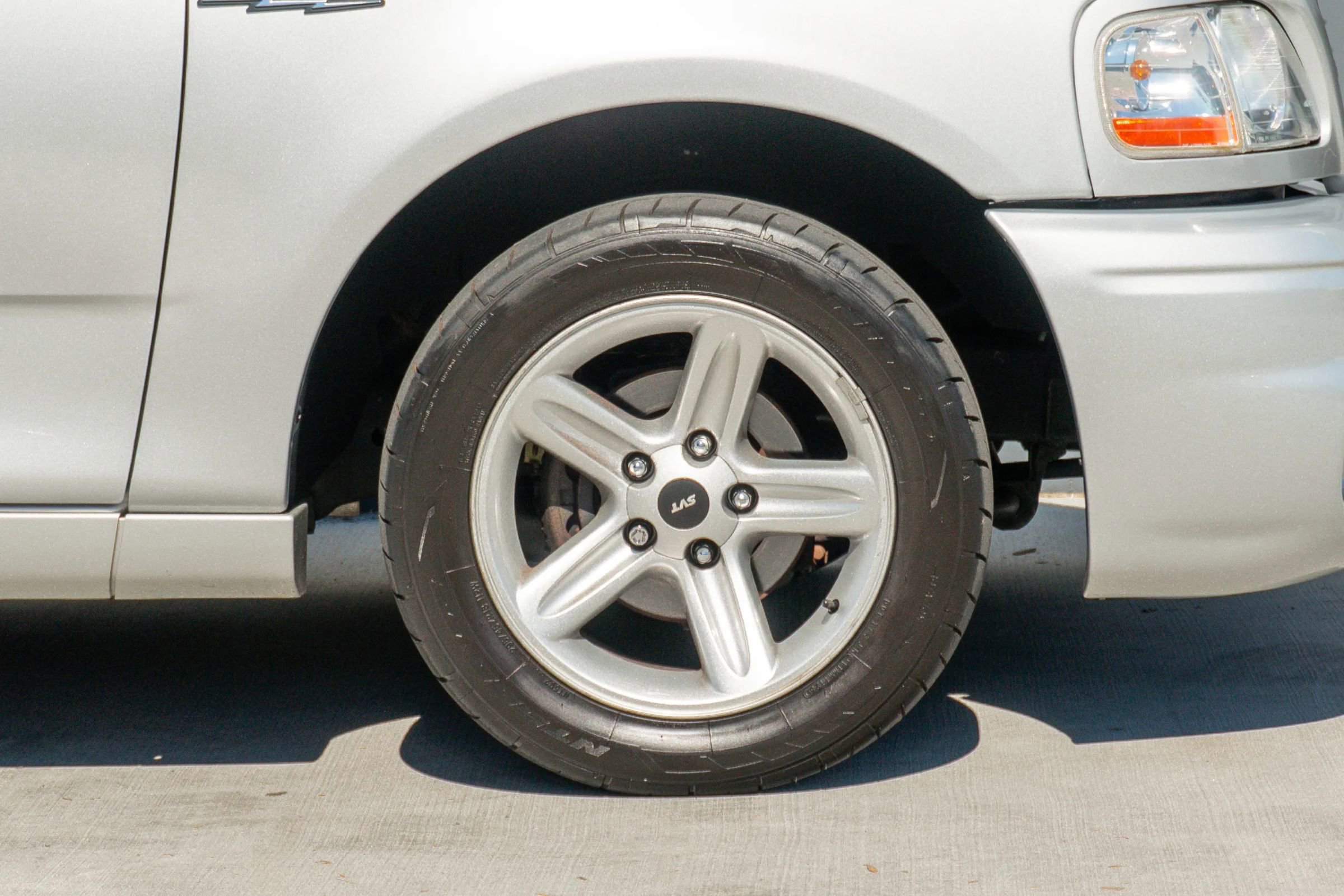 Used 2004 Ford F150 Lightning RWD image 38