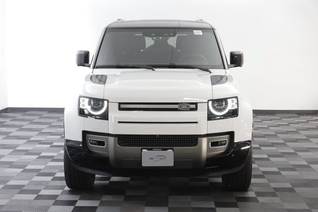 Certified 2025 Land Rover Defender 130 X-Dynamic SE AWD/4WD image 23