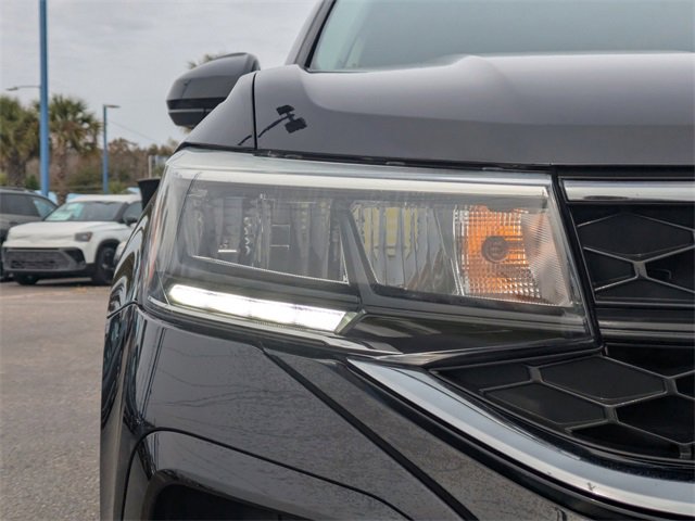 Certified 2022 Volkswagen Taos SE image 10