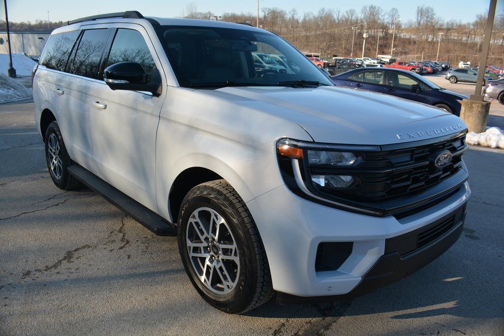 New 2026 Ford Expedition Active AWD/4WD image 2