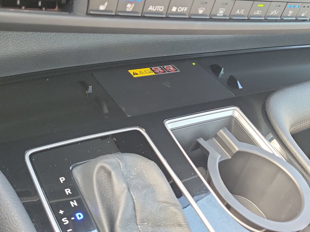 Used 2025 Toyota Sienna Platinum AWD/4WD image 17
