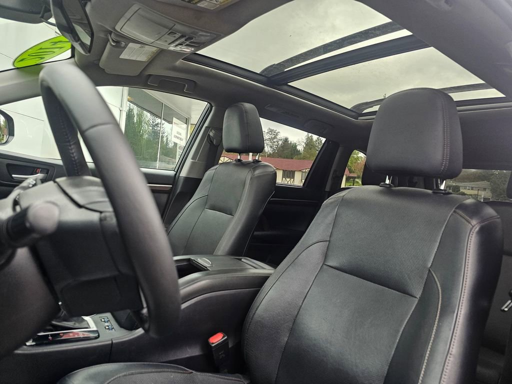 Used 2014 Toyota Highlander Limited Platinum AWD/4WD image 22
