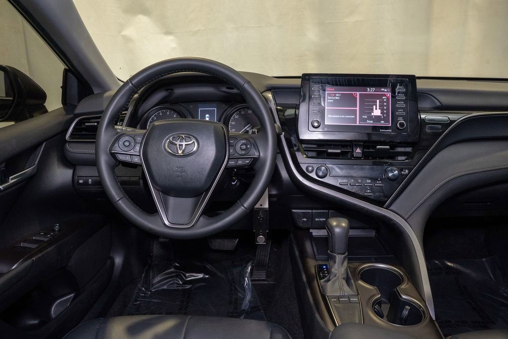 Used 2024 Toyota Camry SE image 6