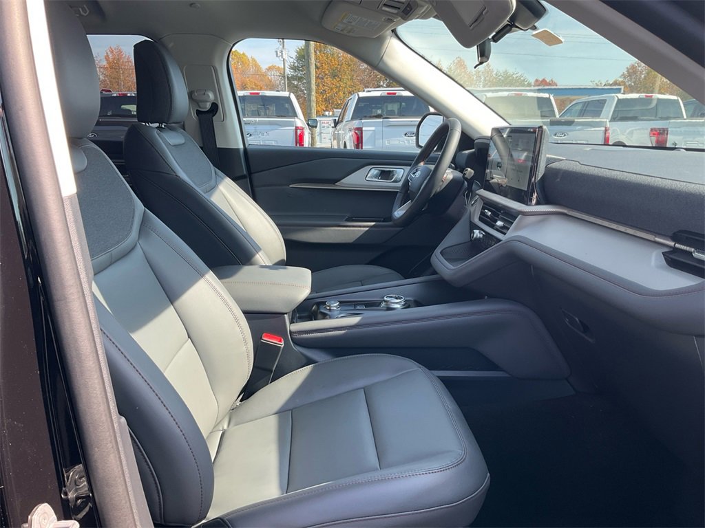 New 2026 Ford Explorer Active w/ Active Comfort Package image 11