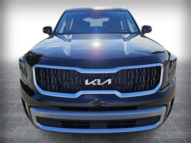 Used 2023 Kia Telluride EX w/ EX Captain's Chair Package image 2