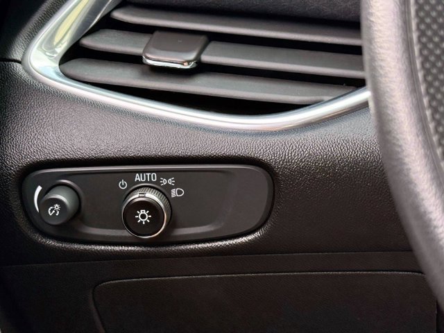 Used 2020 Chevrolet Malibu LT FWD image 21