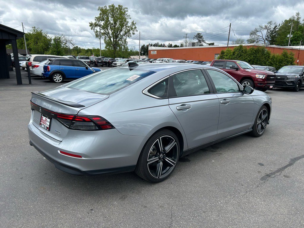 Used 2023 Honda Accord Sport image 9