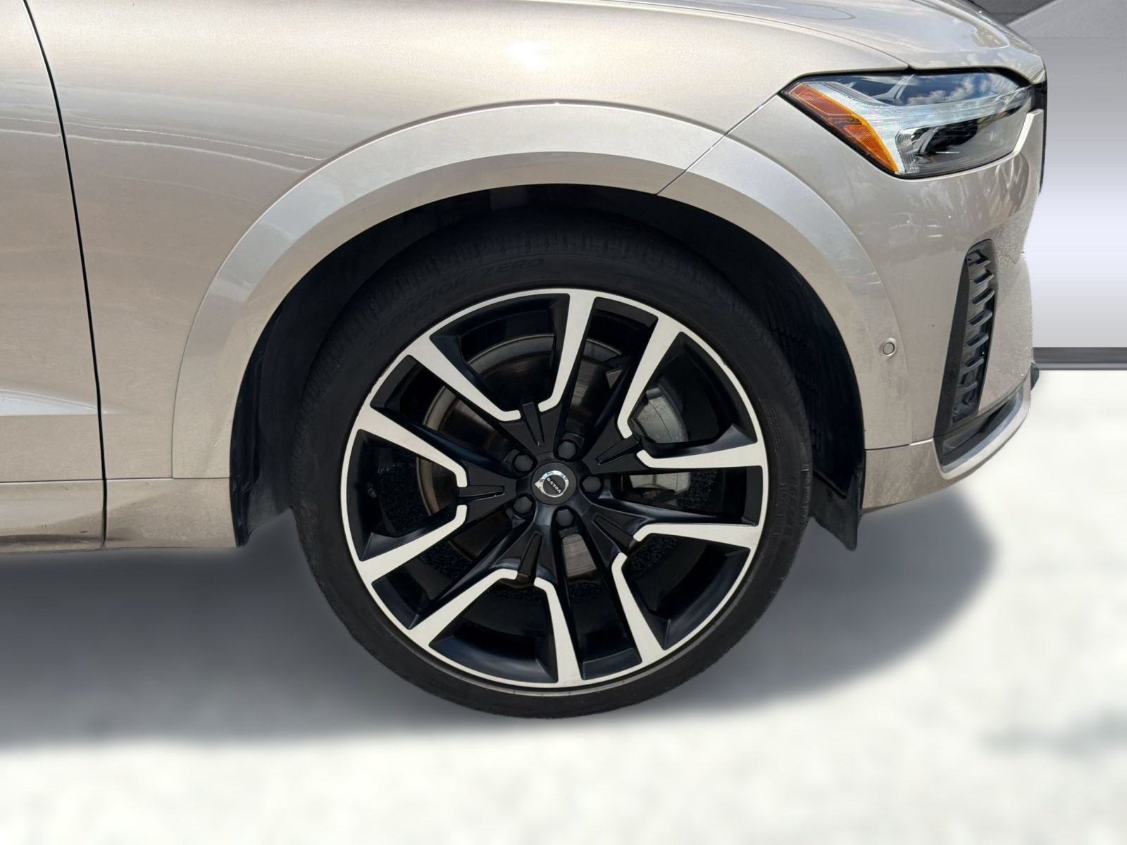 Certified 2024 Volvo XC60 B5 Ultimate AWD/4WD image 12
