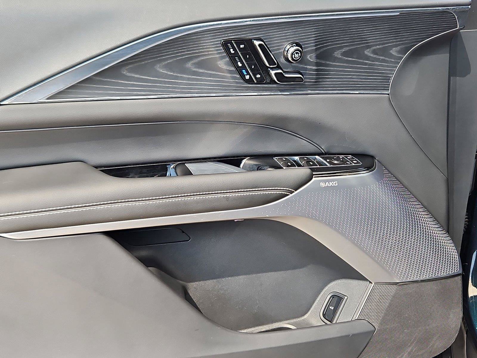Certified 2025 Cadillac Lyriq Luxury w/ LPO, Floor Liner Package AWD/4WD image 25