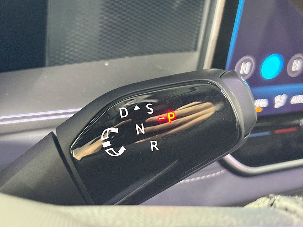 New 2025 Volkswagen Tiguan SE R-Line image 17