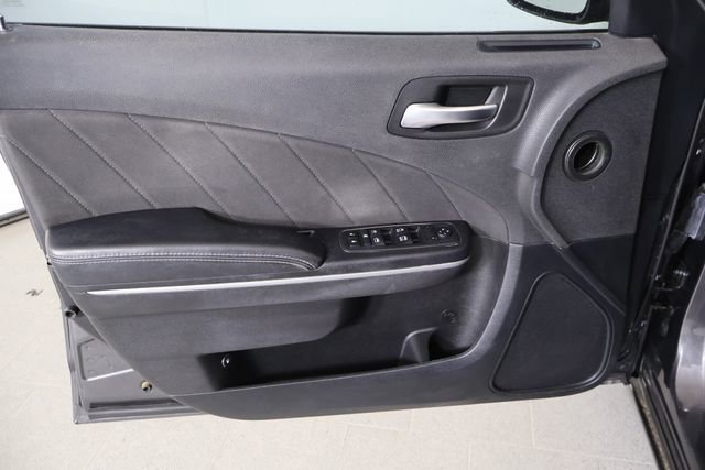 Used 2019 Dodge Charger SXT RWD image 18