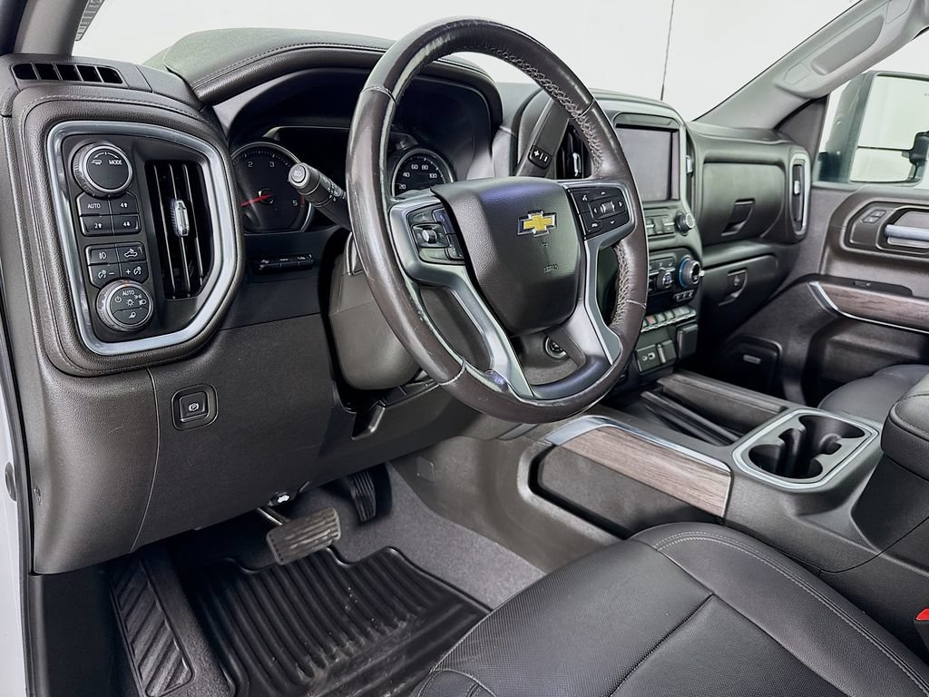 Used 2022 Chevrolet Silverado 3500 LTZ w/ LTZ Convenience Package AWD/4WD image 9