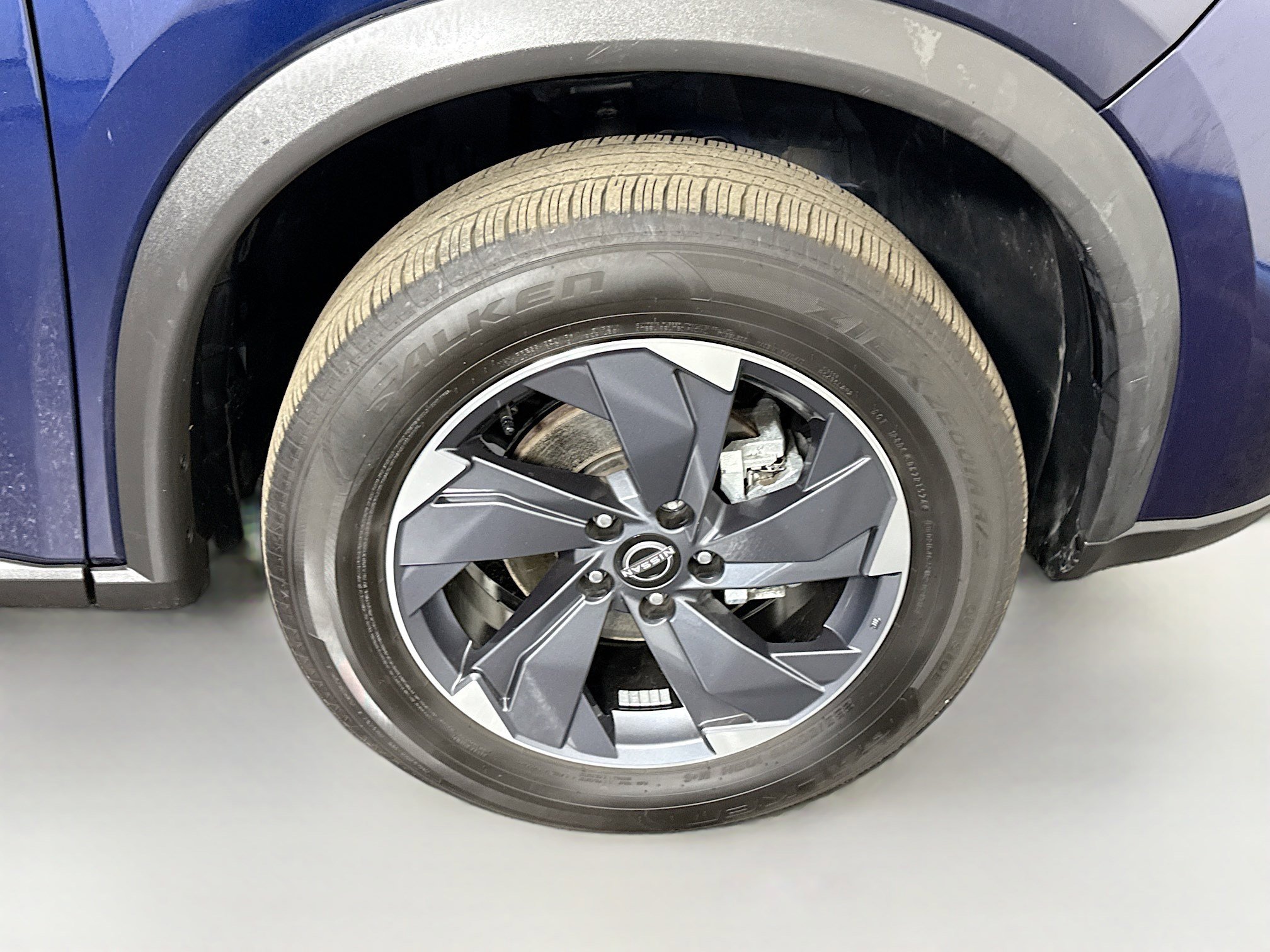 Used 2025 Nissan Rogue SV image 32