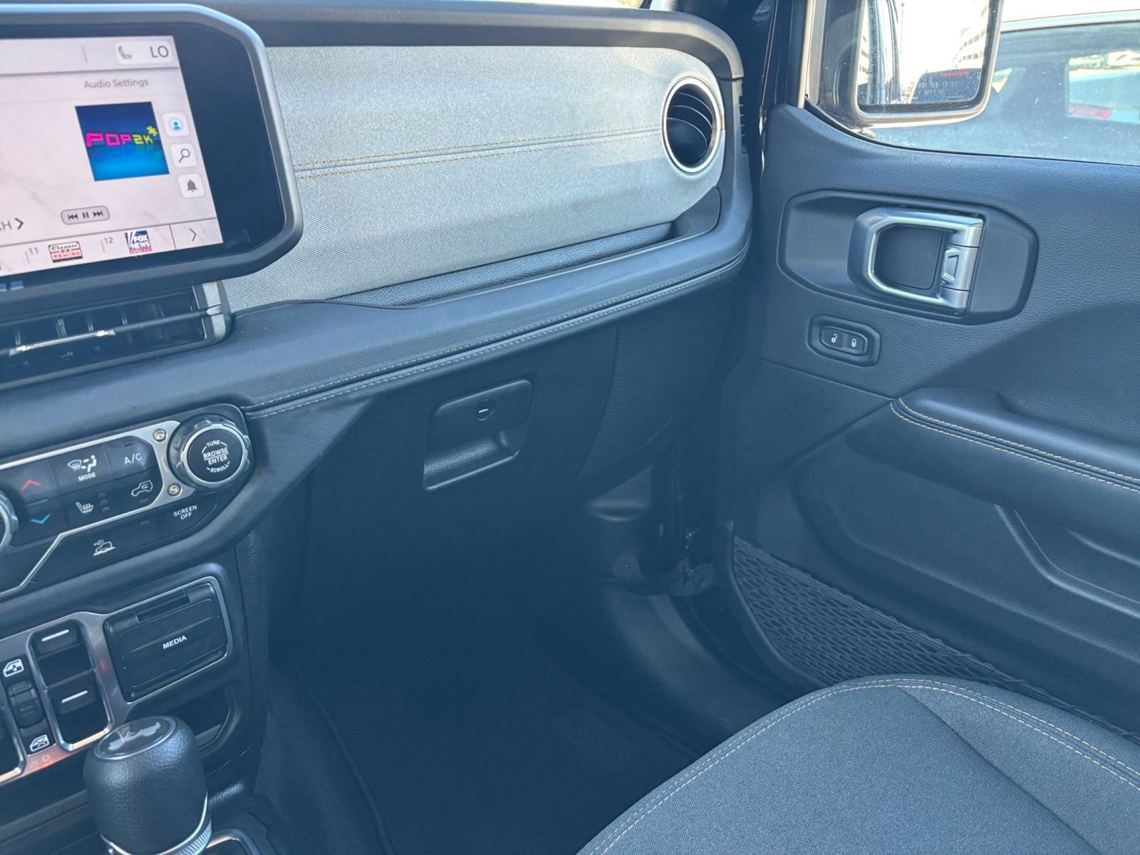 Used 2025 Jeep Wrangler Sahara image 34