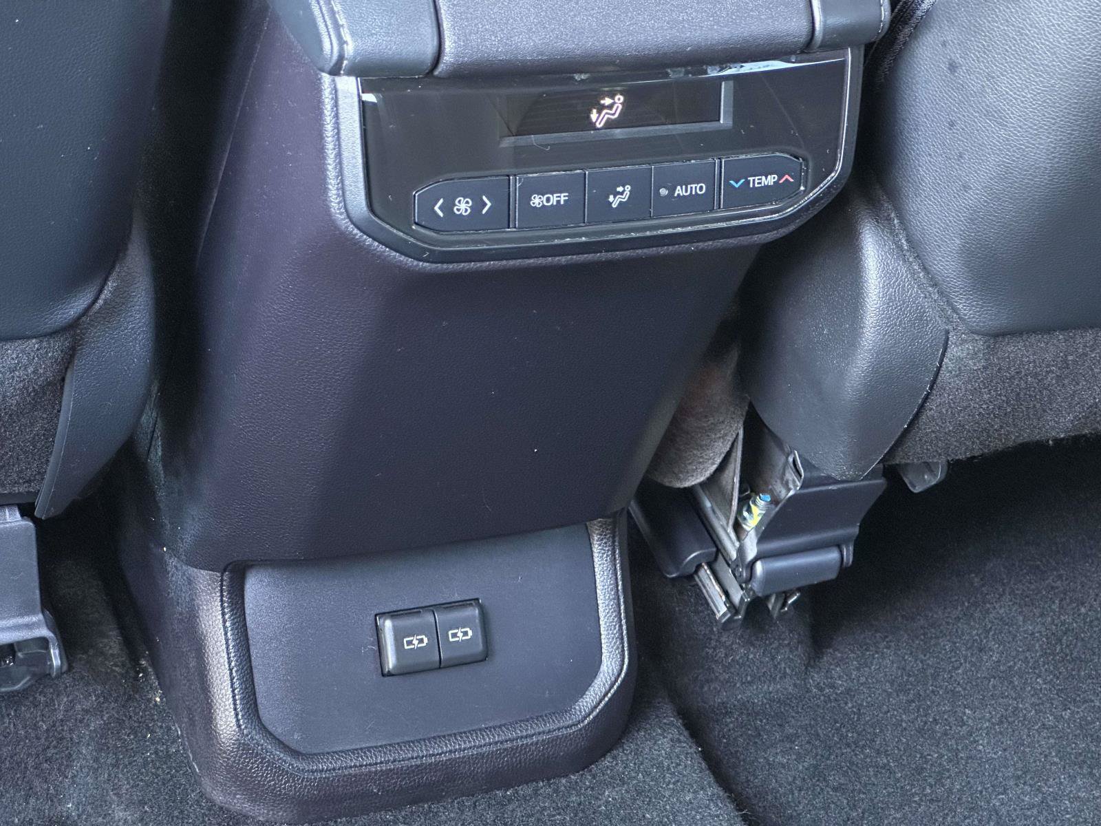 Used 2024 Toyota Highlander XSE AWD/4WD image 13