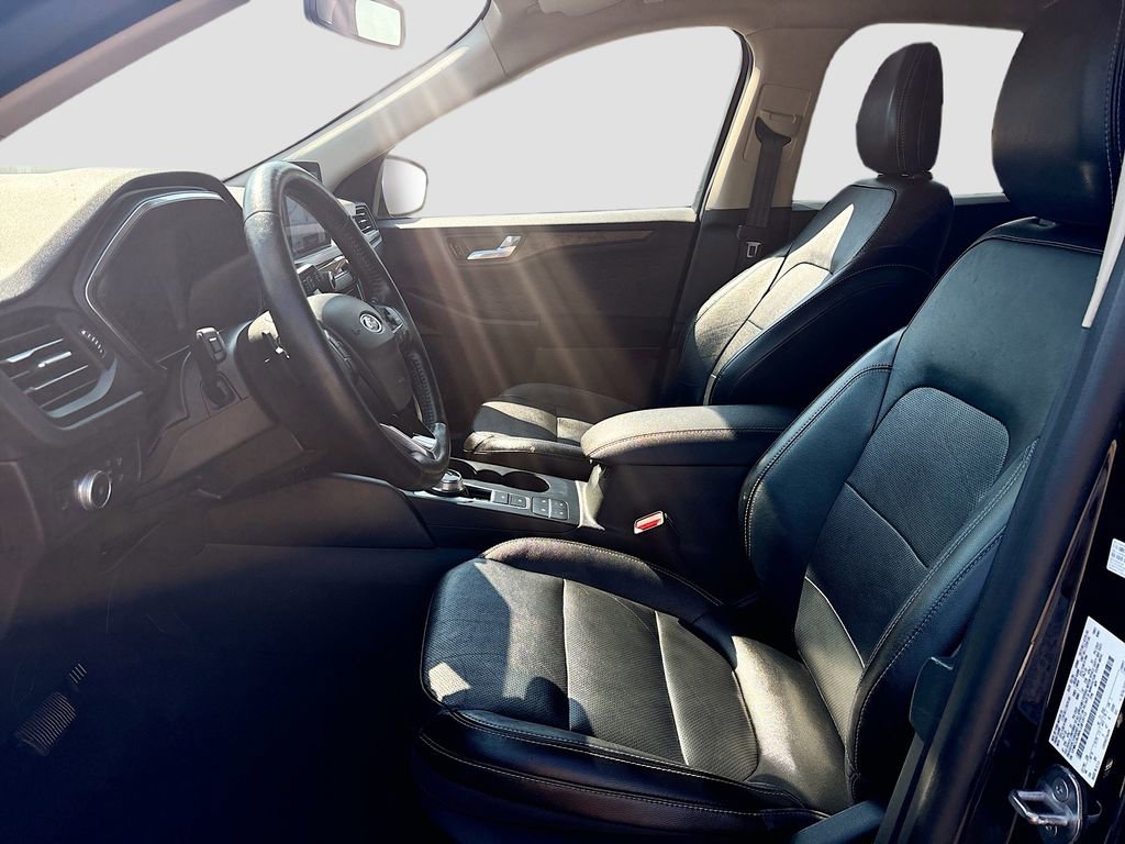 Used 2020 Ford Escape Titanium image 22