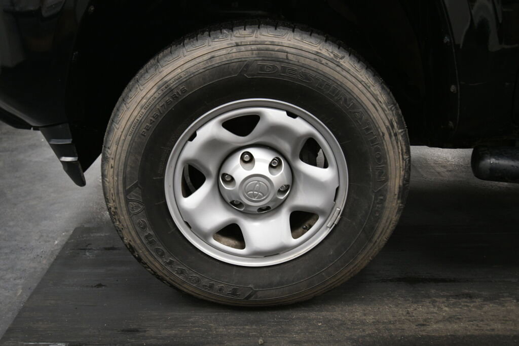 Used 2022 Toyota Tacoma SR w/ SR Convenience Package RWD image 32