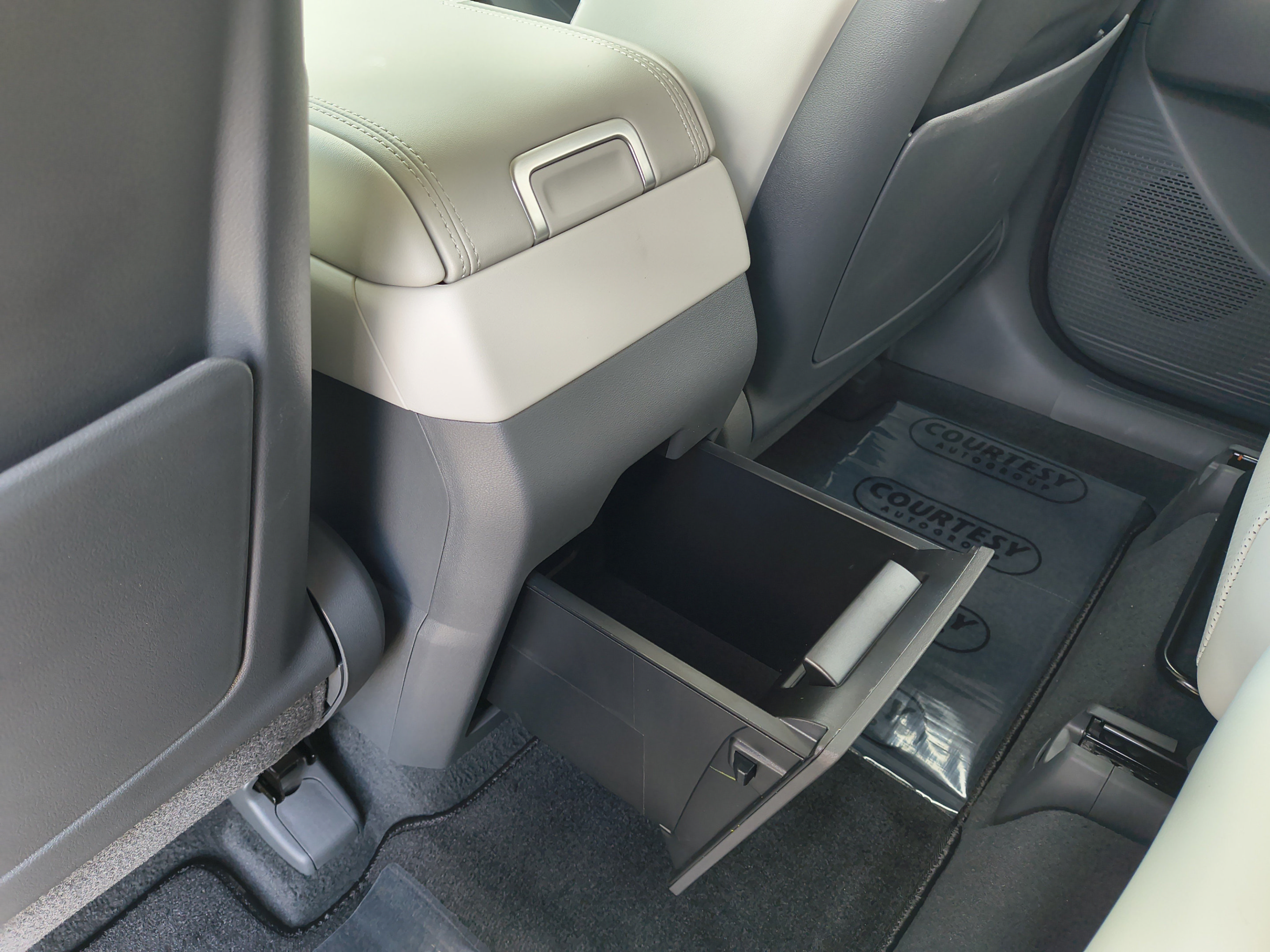 New 2027 Hyundai Santa Fe SEL FWD image 16