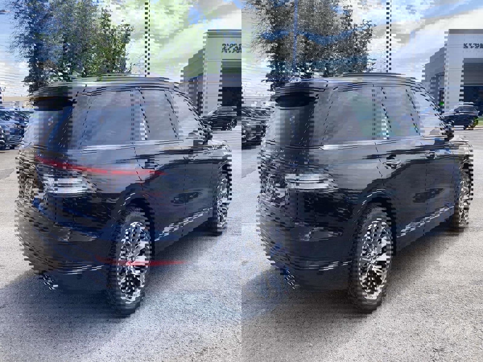 New 2025 Lincoln Aviator 2WD w/ Jet Appearance Package image 3