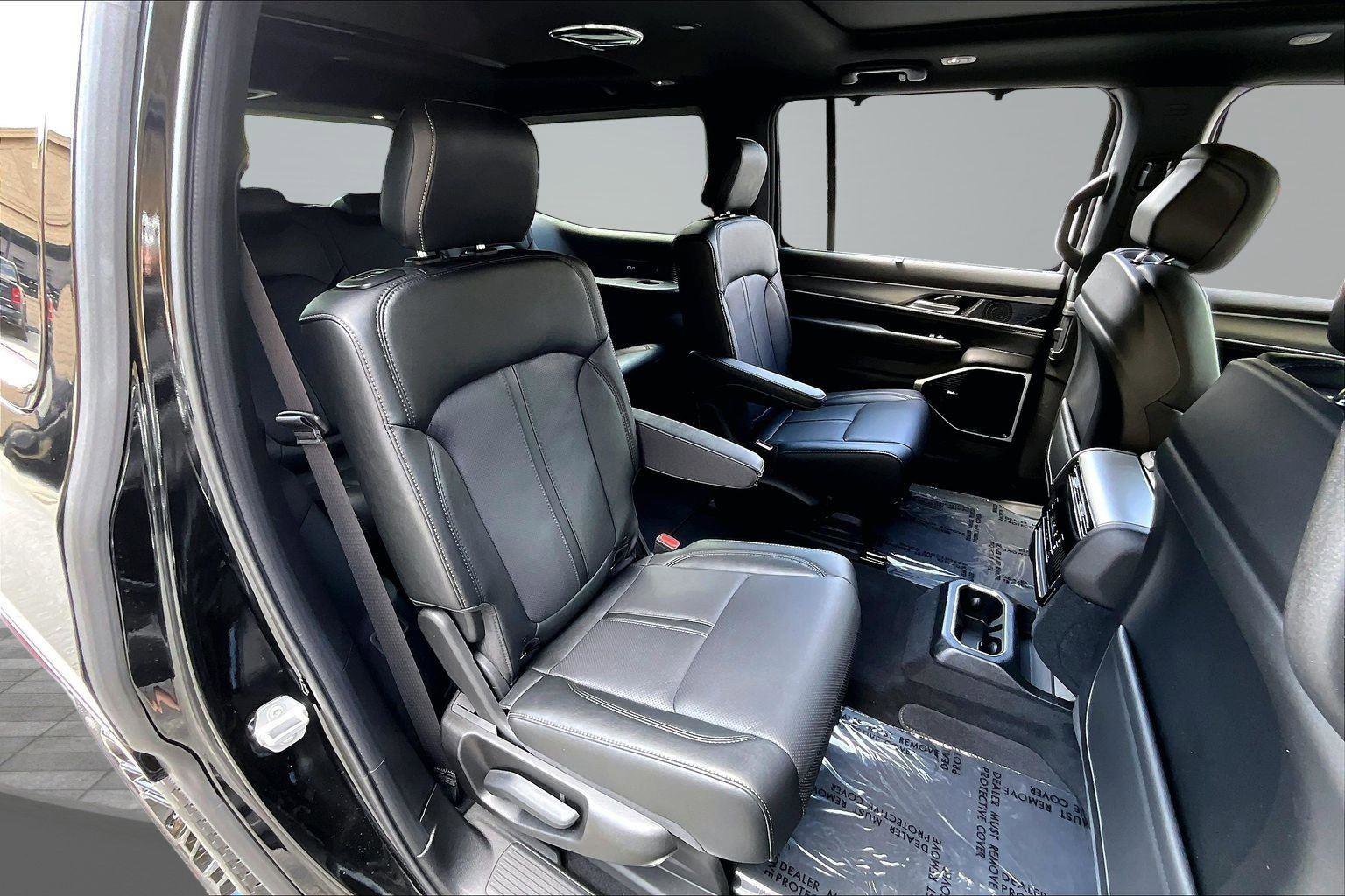 New 2026 Jeep Grand Wagoneer Limited AWD/4WD image 10