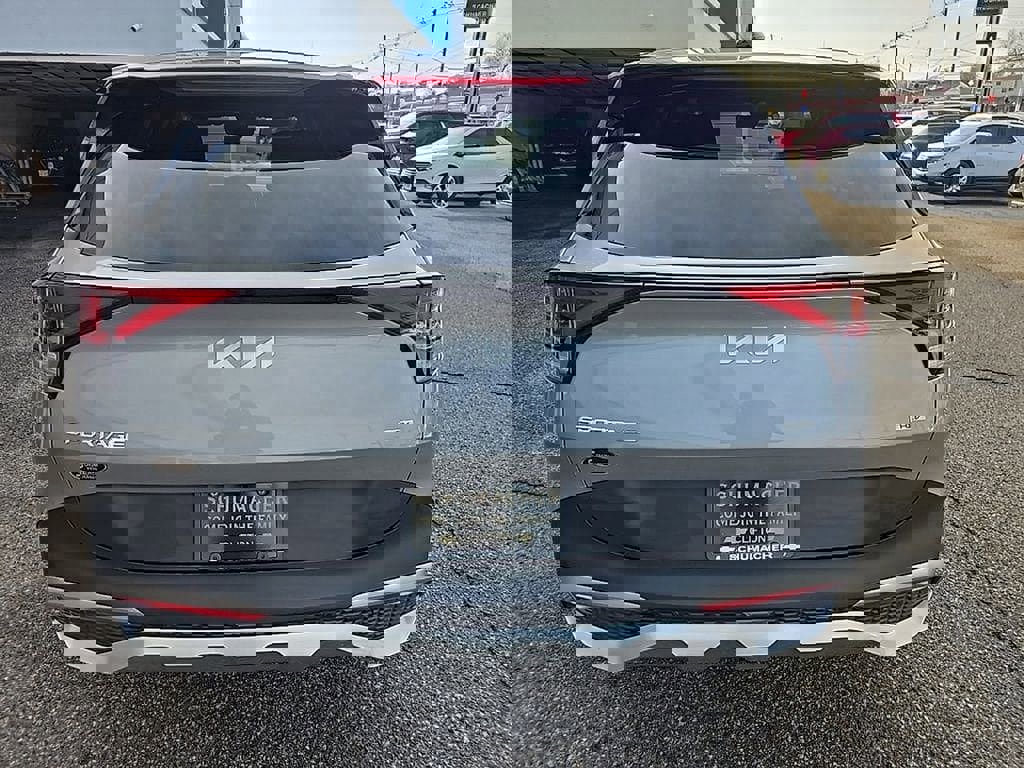 Used 2023 Kia Sportage LX image 4