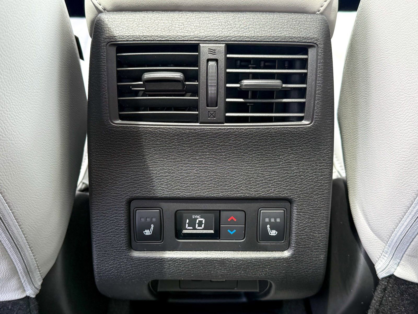 New 2025 Mitsubishi Outlander SEL image 11