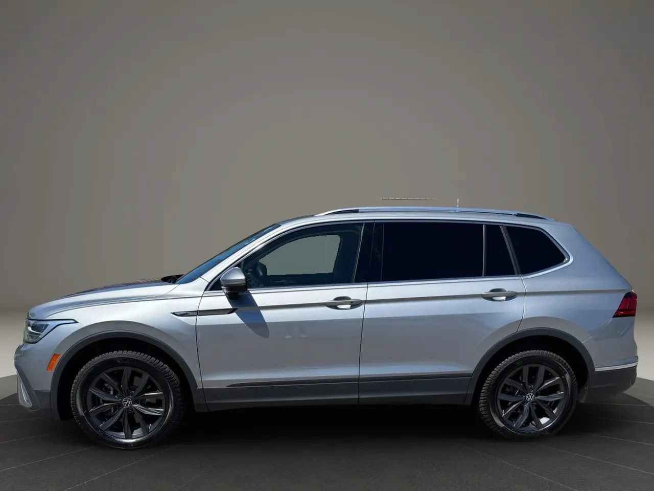 Used 2022 Volkswagen Tiguan SE AWD/4WD image 10