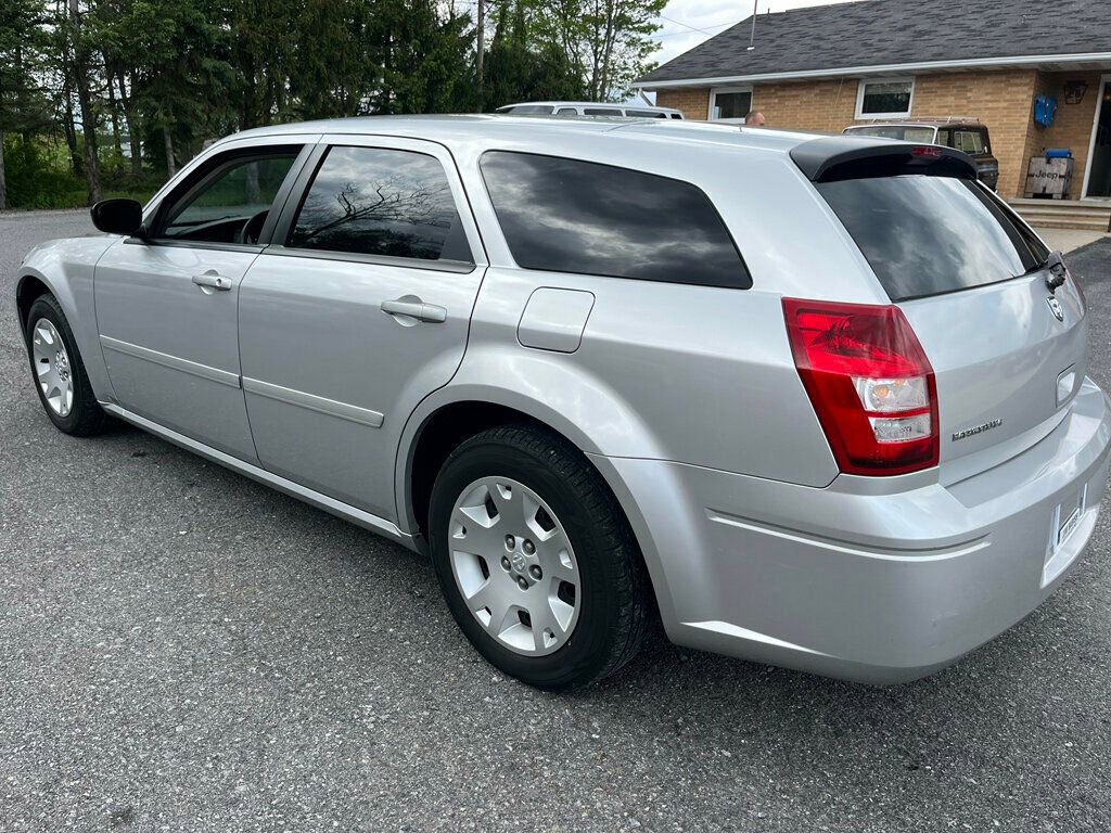 Used 2005 Dodge Magnum SE RWD image 7