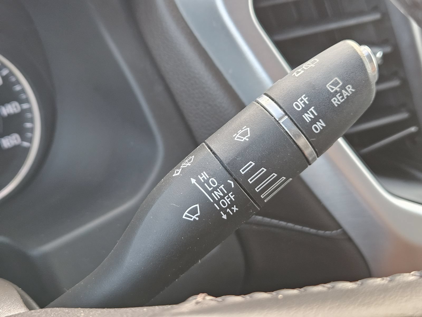 Used 2021 GMC Acadia SLT w/ Preferred Package FWD image 28