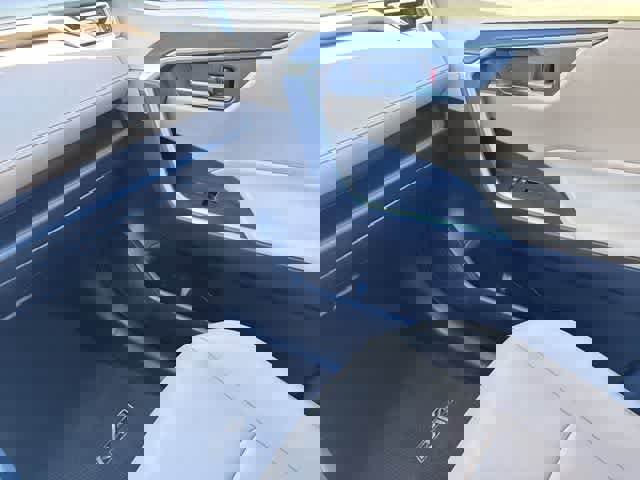 Used 2021 Toyota RAV4 XLE Premium image 33