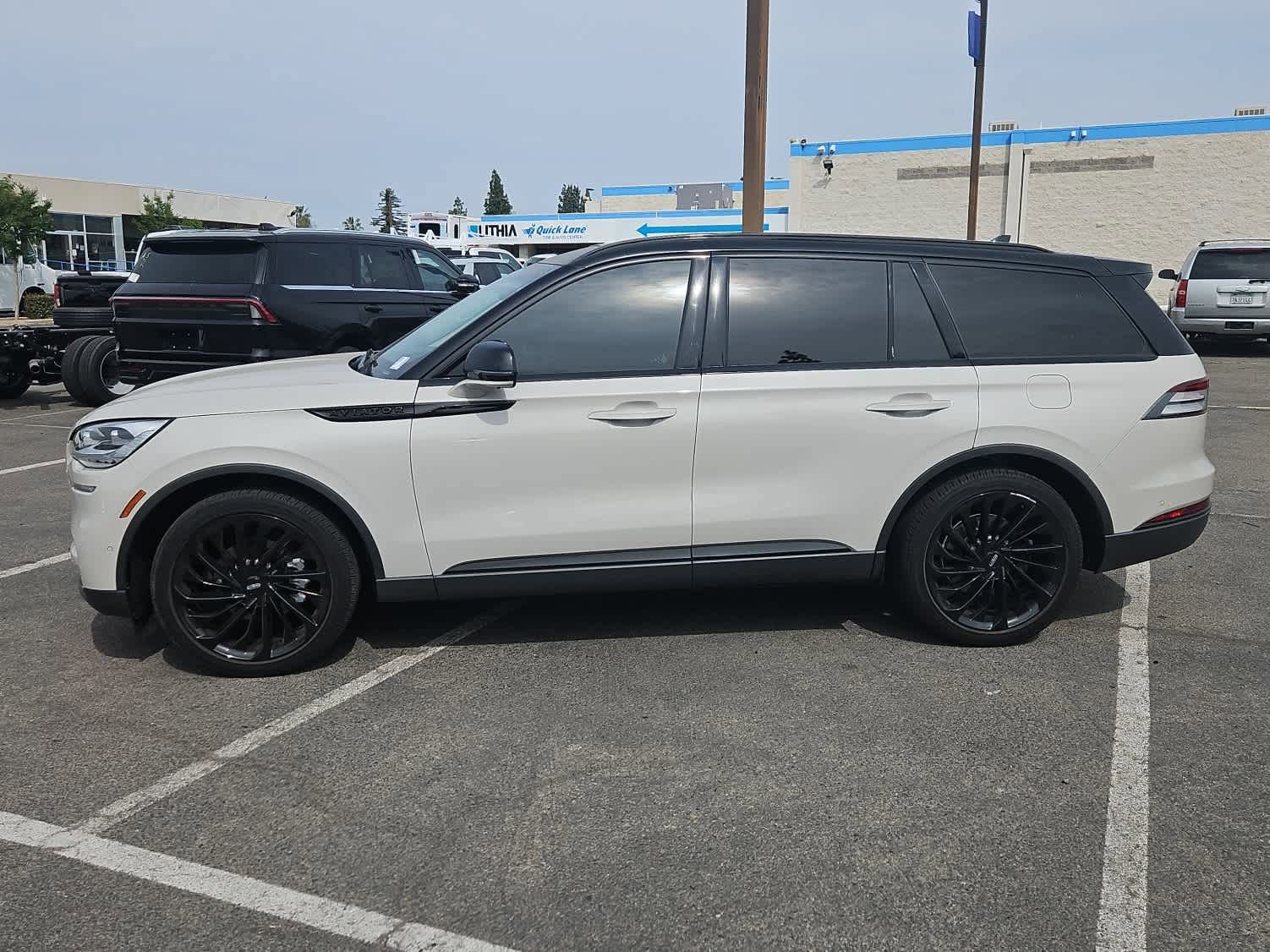 Used 2023 Lincoln Aviator Reserve w/ Equipment Group 201A image 5