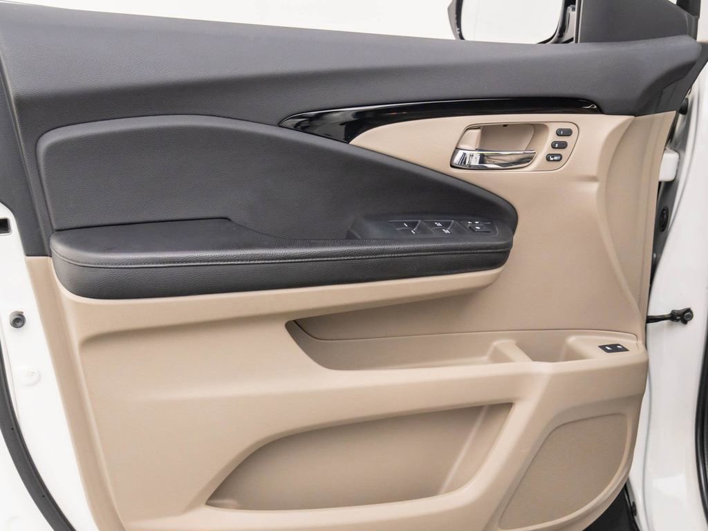 Used 2016 Honda Pilot Touring image 14