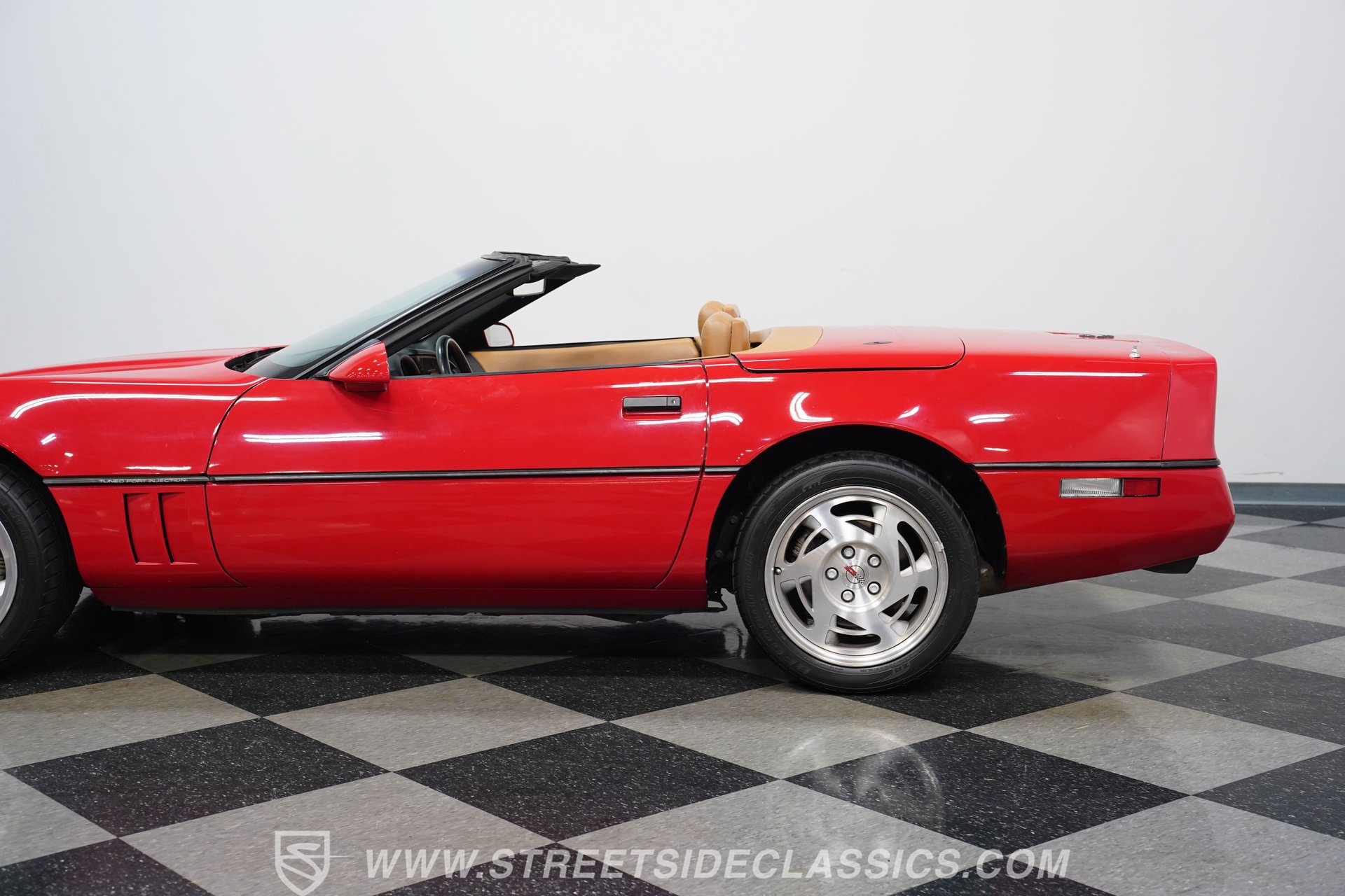 Used 1990 Chevrolet Corvette Convertible RWD image 25