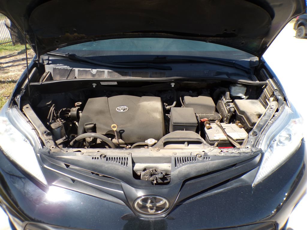 Used 2020 Toyota Sienna L image 11