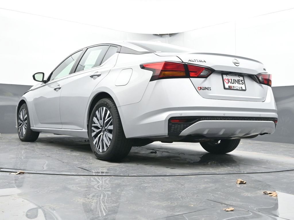 Used 2024 Nissan Altima 2.5 SV FWD image 41