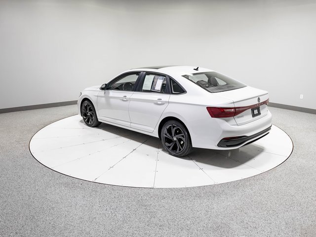 Used 2025 Volkswagen Jetta SE w/ Black Wheel Package image 29