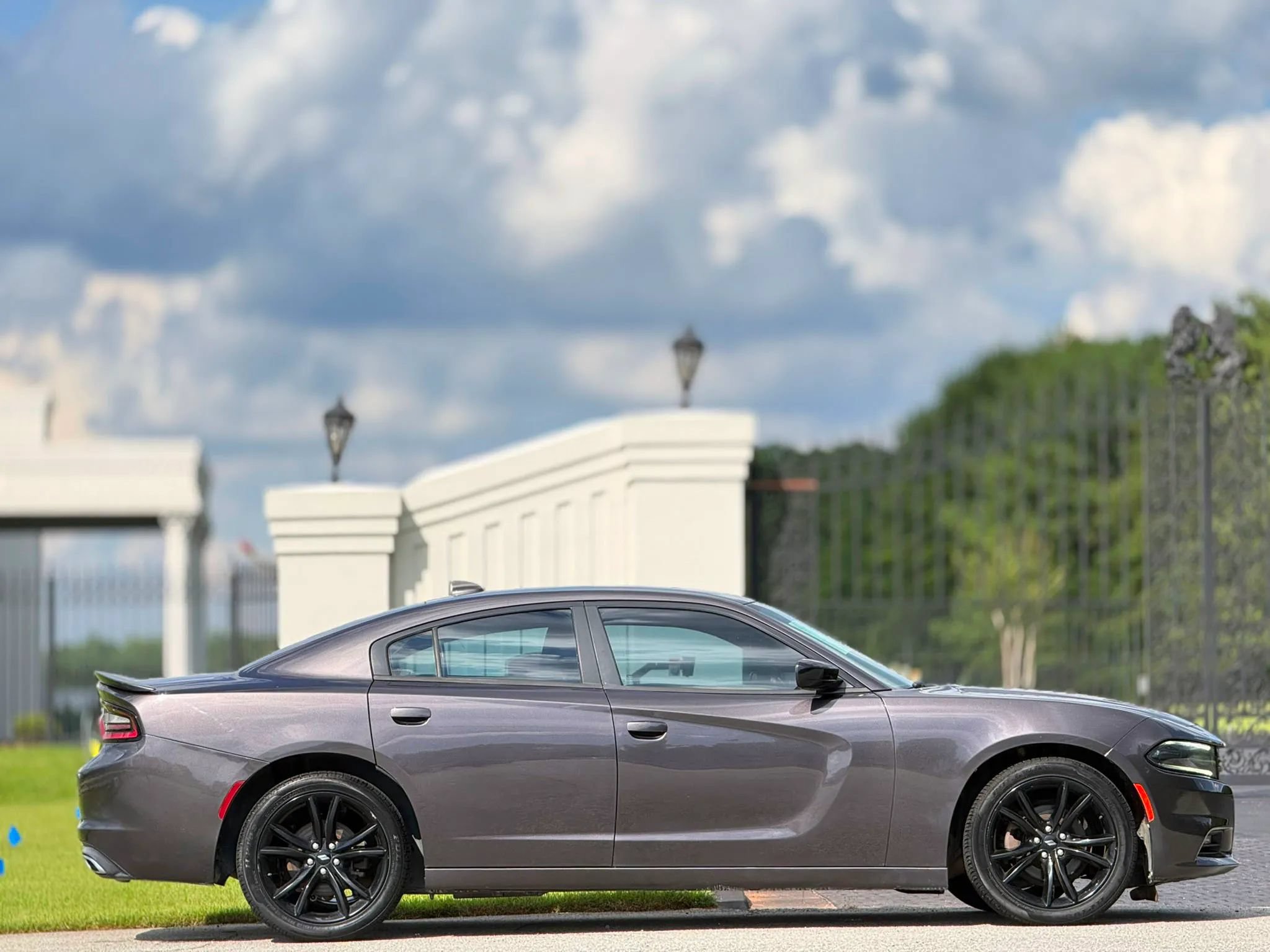 Used 2017 Dodge Charger SXT w/ Blacktop Package RWD image 6