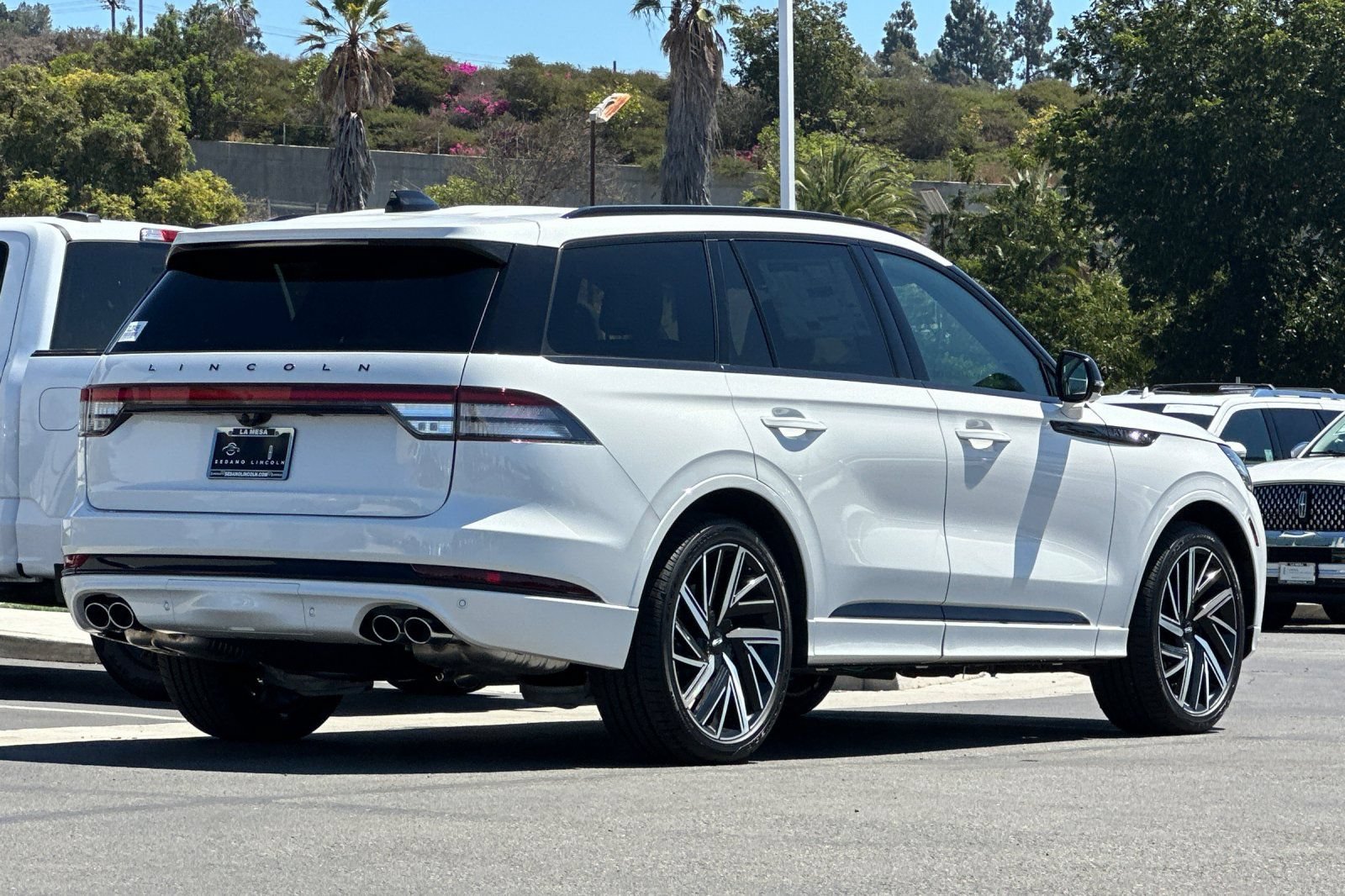 New 2026 Lincoln Aviator Black Label w/ Jet Appearance Package AWD/4WD image 3