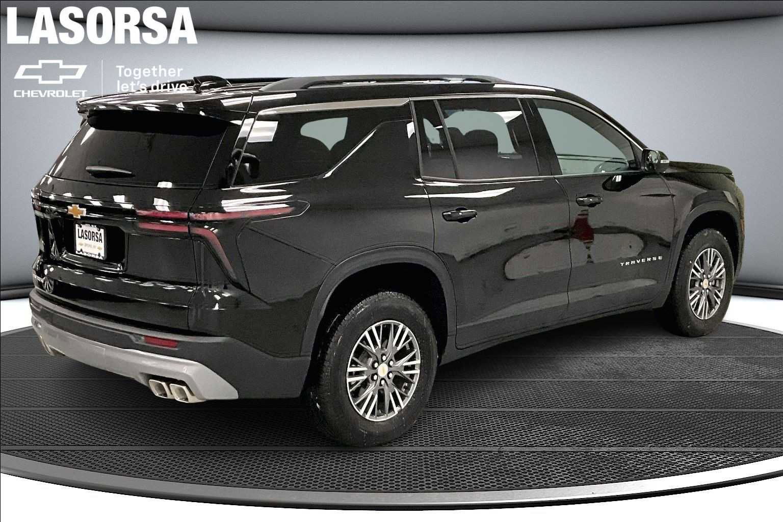 Certified 2026 Chevrolet Traverse LT w/ Driver Confidence Package FWD image 2