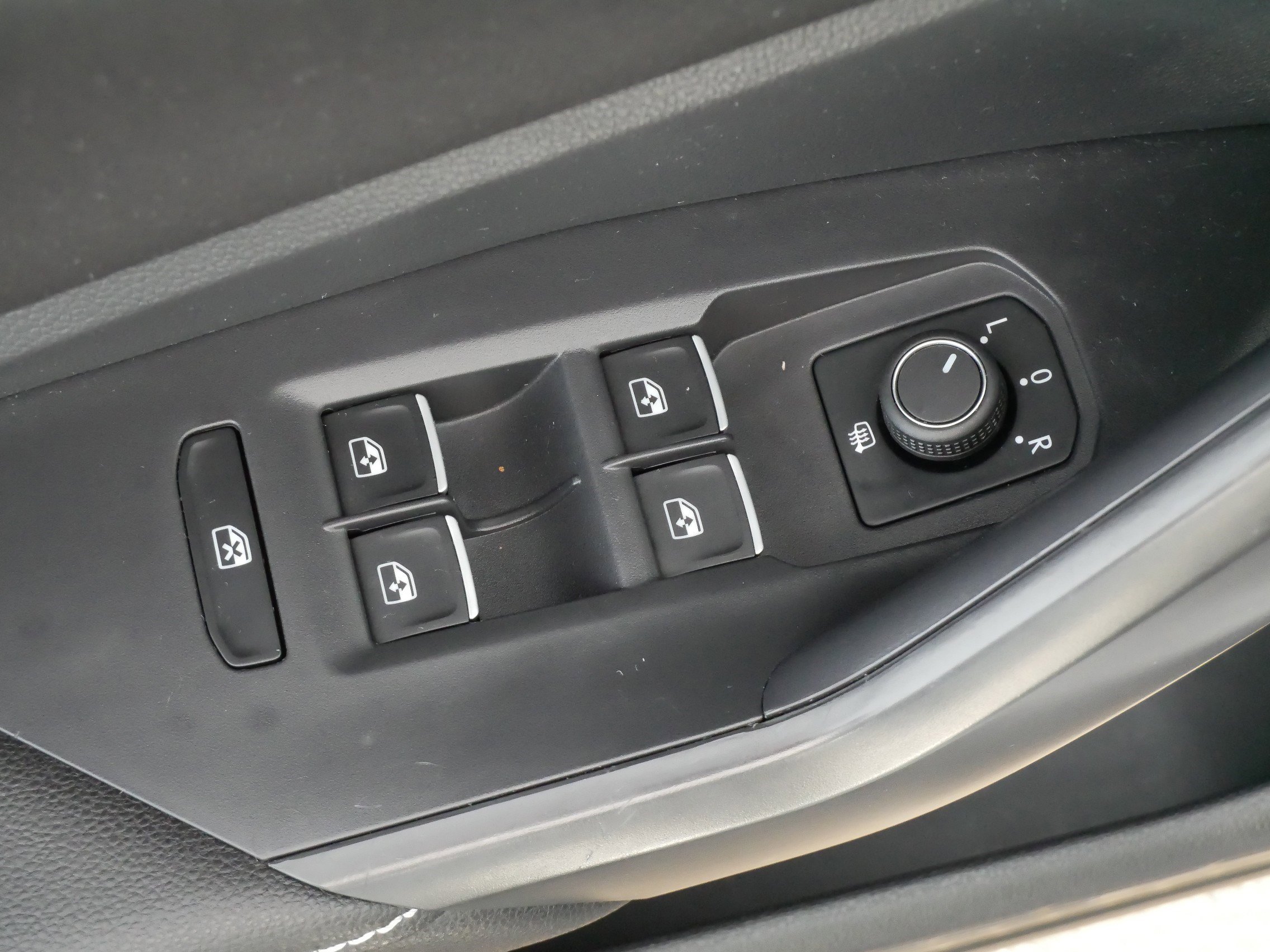 Certified 2025 Volkswagen Jetta Sport FWD image 19