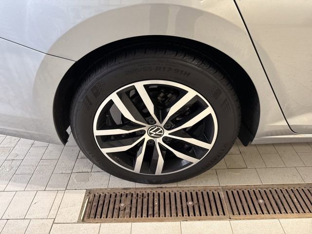 Certified 2025 Volkswagen Jetta SE image 28