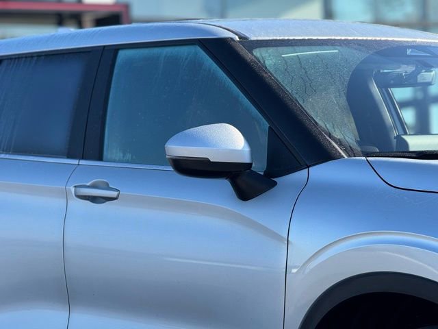 New 2026 Mitsubishi Outlander ES image 4