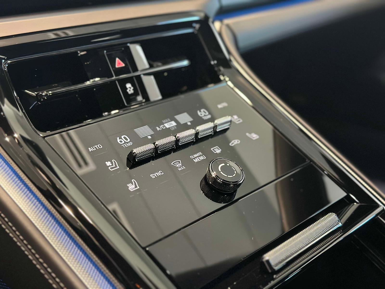 New 2025 Porsche Panamera 4 image 24