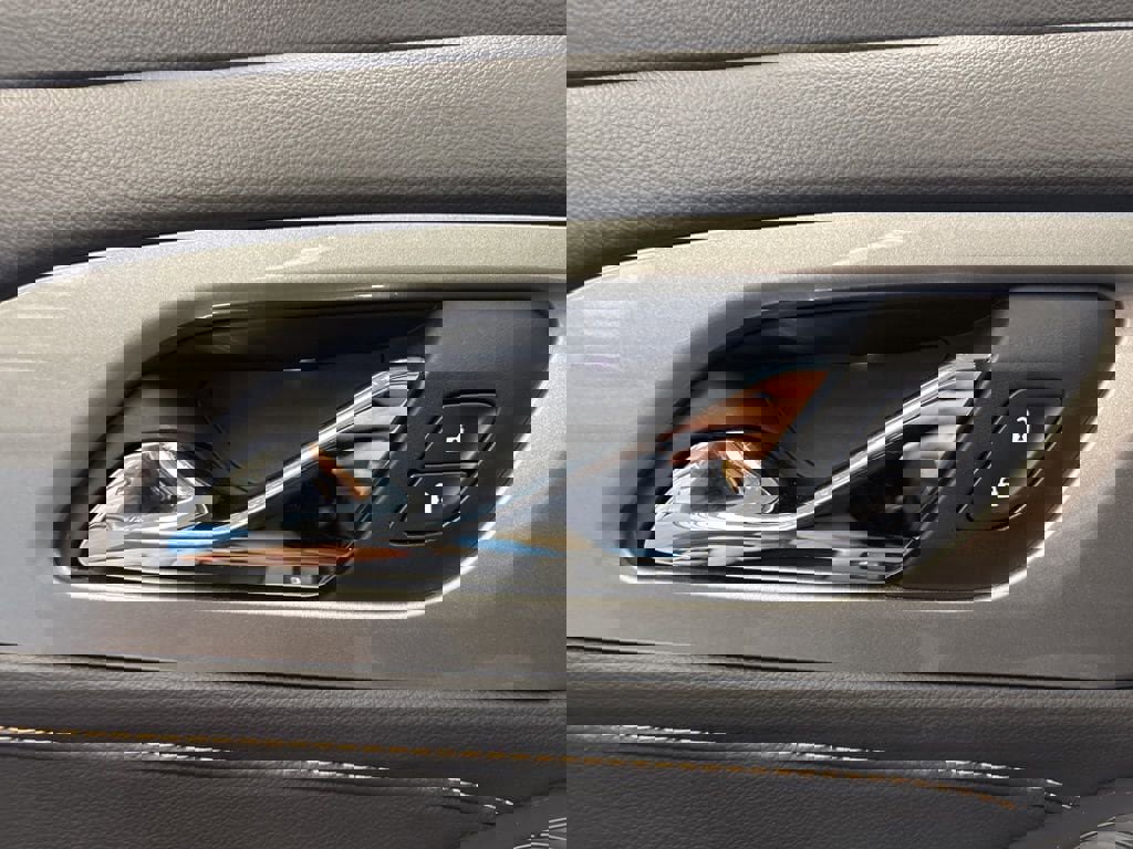 Used 2021 Chevrolet Traverse LS image 27